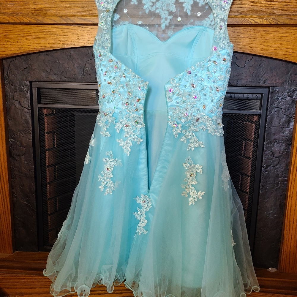 Dress - Picture 6 of 6